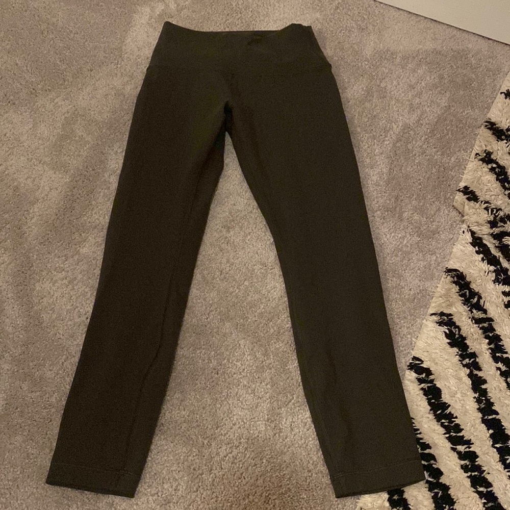 EUC lululemon wunder train legging 20 inch crop legging, olive green